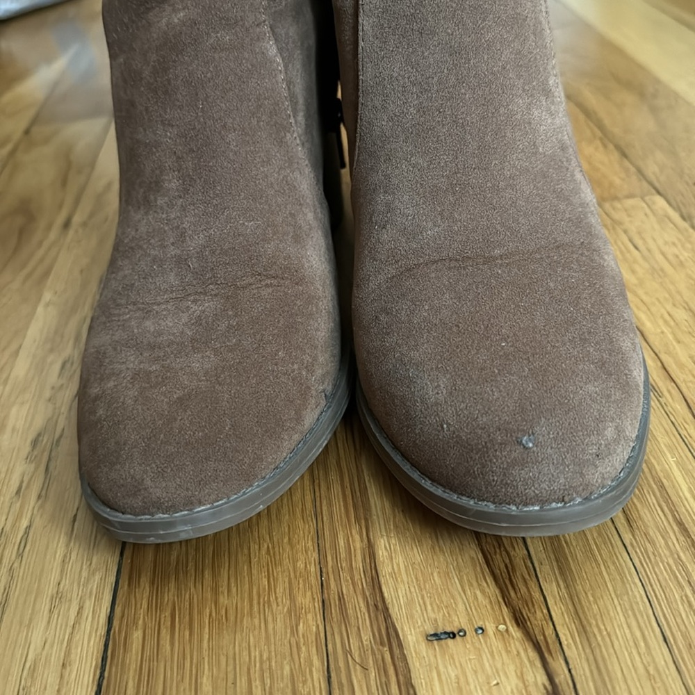 Boots - Picture 5 of 6